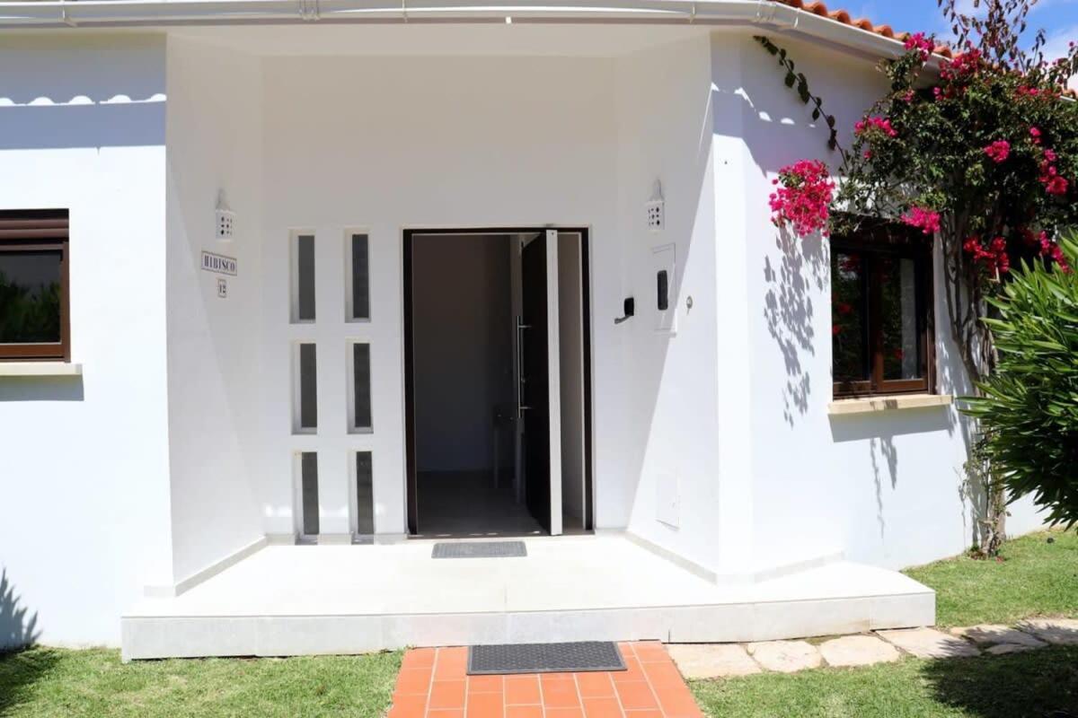 Villa Hibiscus, Great Location In Vilamoura, Lush Green Lawns And Garden Quarteira Exteriér fotografie